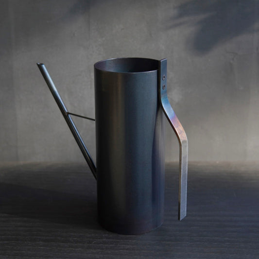 藍鉄色の水差し