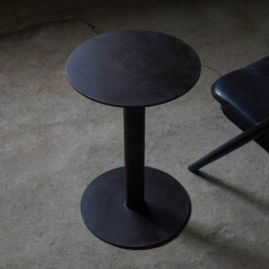 錆と漆のサイドテーブル